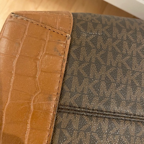 MICHAEL KORS Signature Eva Tote Shoulder Bag w/ Embossed Croc Leather Trim - Picture 5 of 16